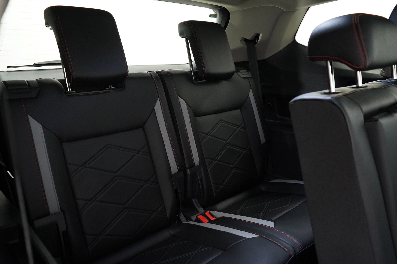 2024 Volkswagen Atlas Peak Edition SE Technology photo 12