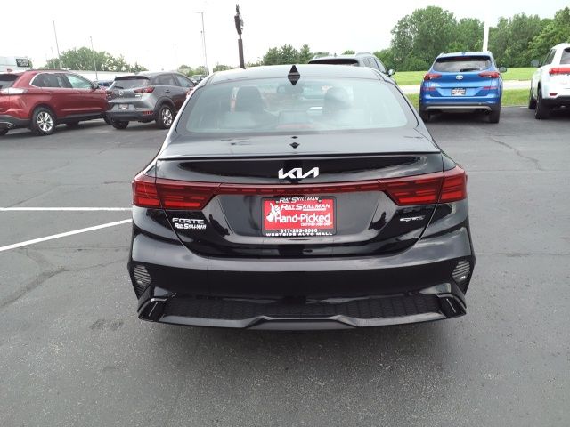 2023 Kia Forte GT-Line photo 4
