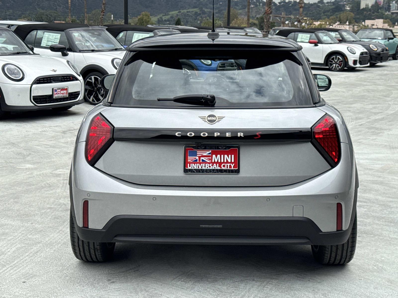 2026 Mini Cooper 2 Door Hardtop Signature photo 4