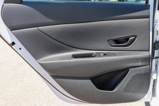 New 2025 White Hyundai SEL Sport image 9
