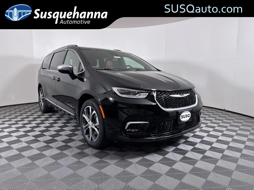 2026 Chrysler Pacifica Pinnacle's photo