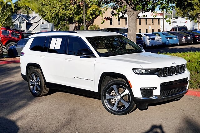 2023 Jeep Grand Cherokee Limited photo 2