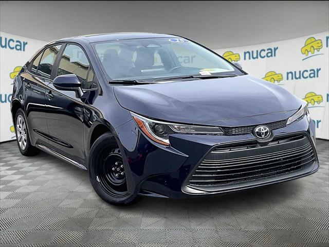 2025 Toyota Corolla LE's photo