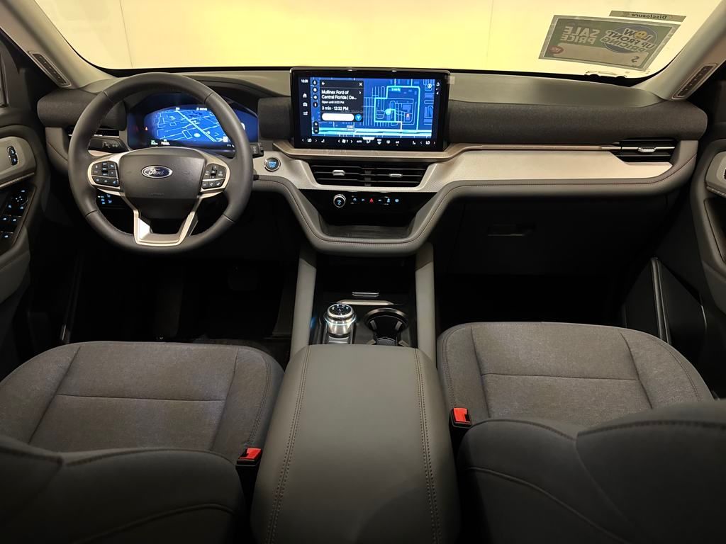 2025 Ford Explorer photo 4