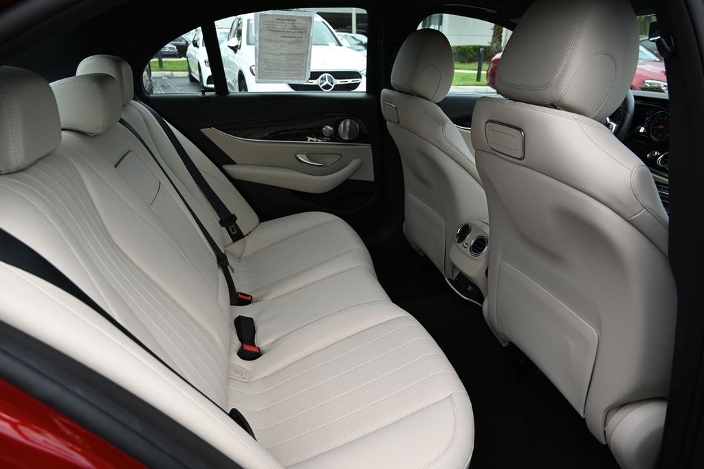 2019 Mercedes Benz E 300 photo 11