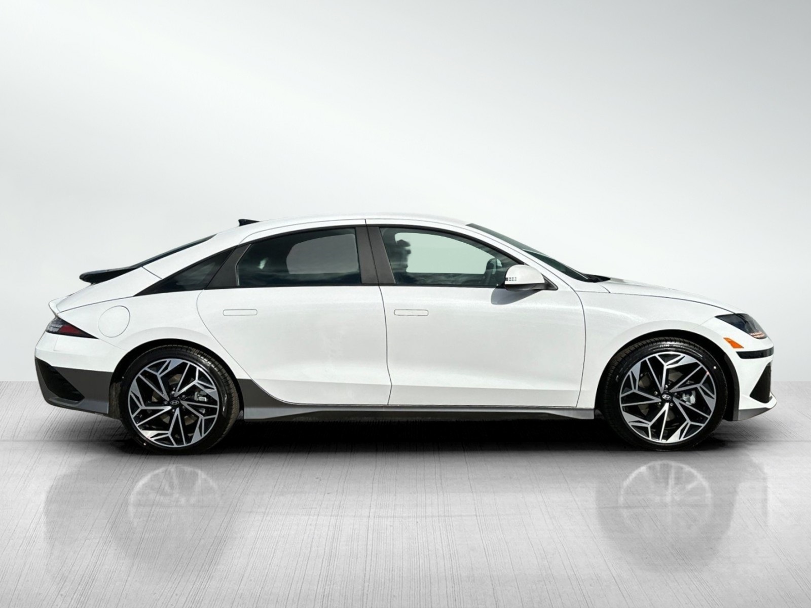 2025 Hyundai Ioniq 6 SEL photo 3