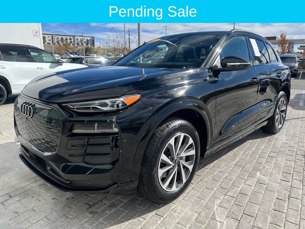 2025 Audi Q6 e-tron Premium's photo