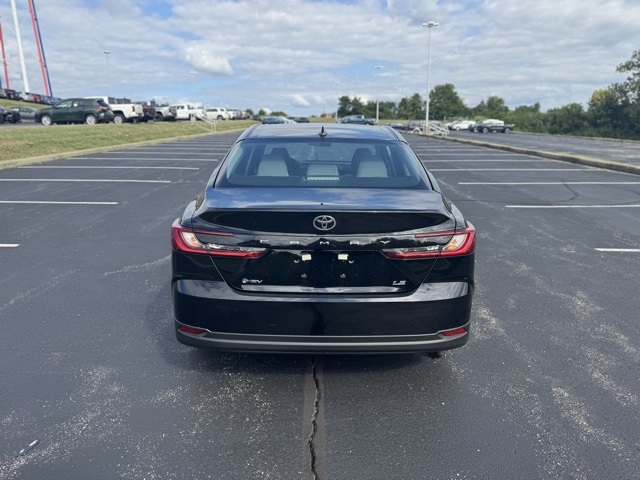 2025 Toyota Camry LE photo 4