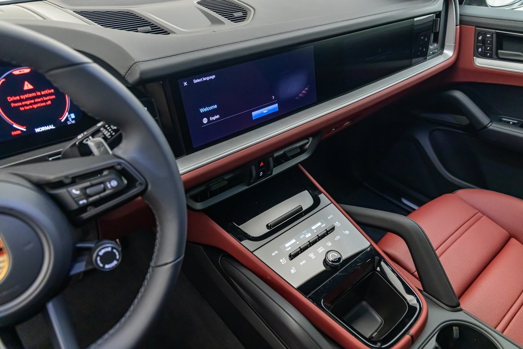 2024 Porsche Cayenne S photo 16
