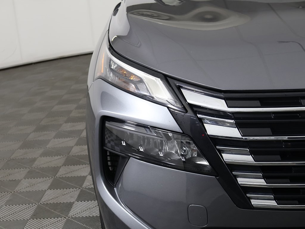 2024 Nissan Rogue SV photo 11