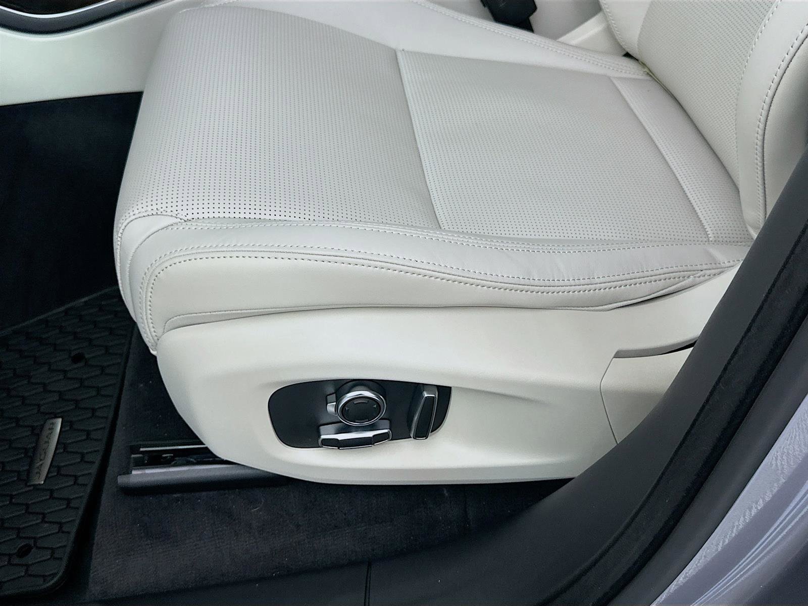 2025 Jaguar F-PACE P400 R-Dynamic S photo 17