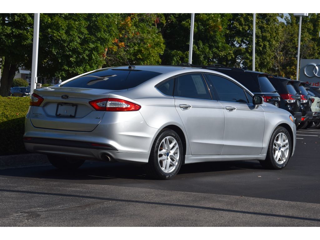 2016 Ford Fusion SE photo 4