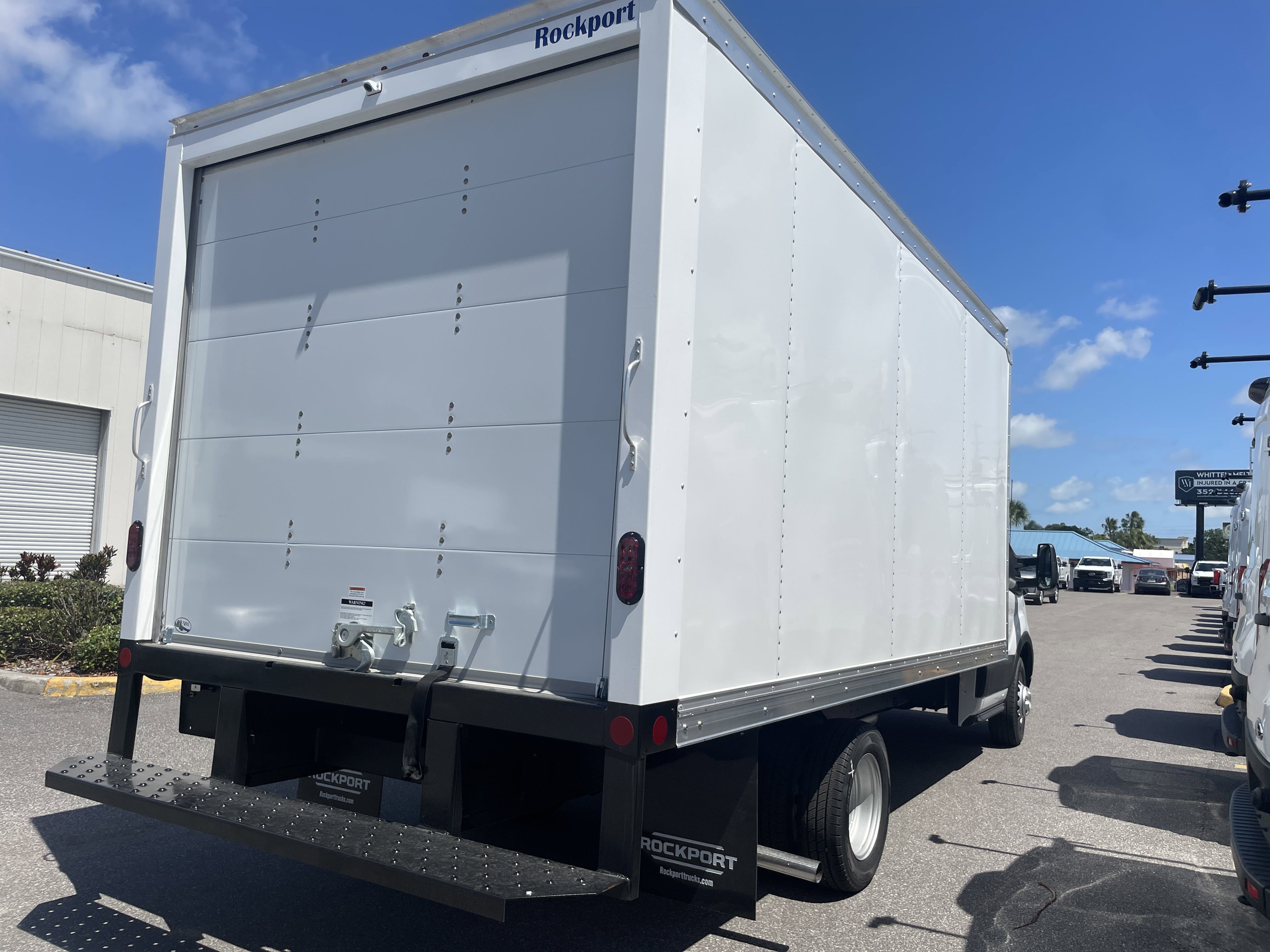 2024 Ford Transit Cutaway photo 4
