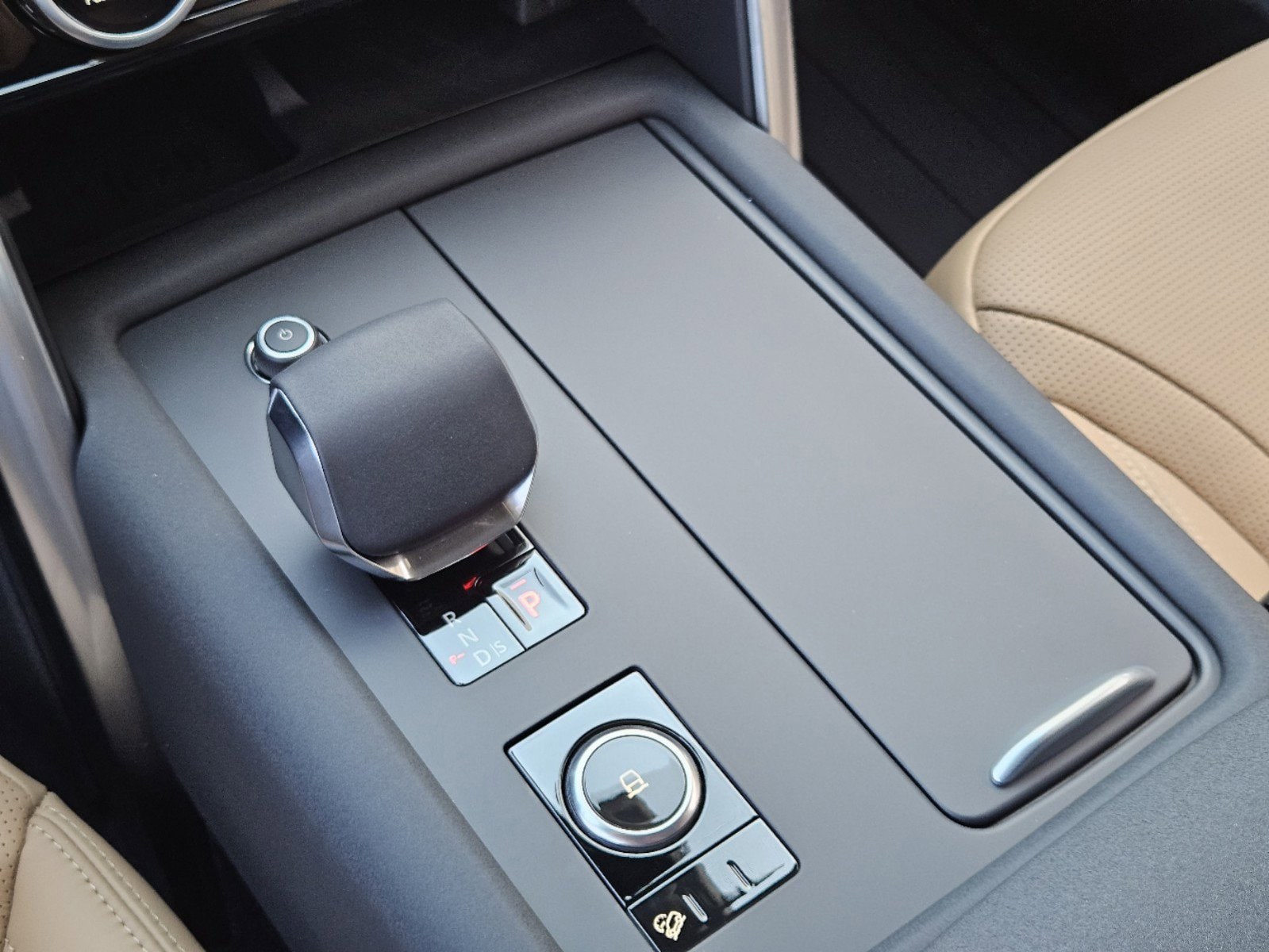 2025 Land Rover Discovery SE photo 13