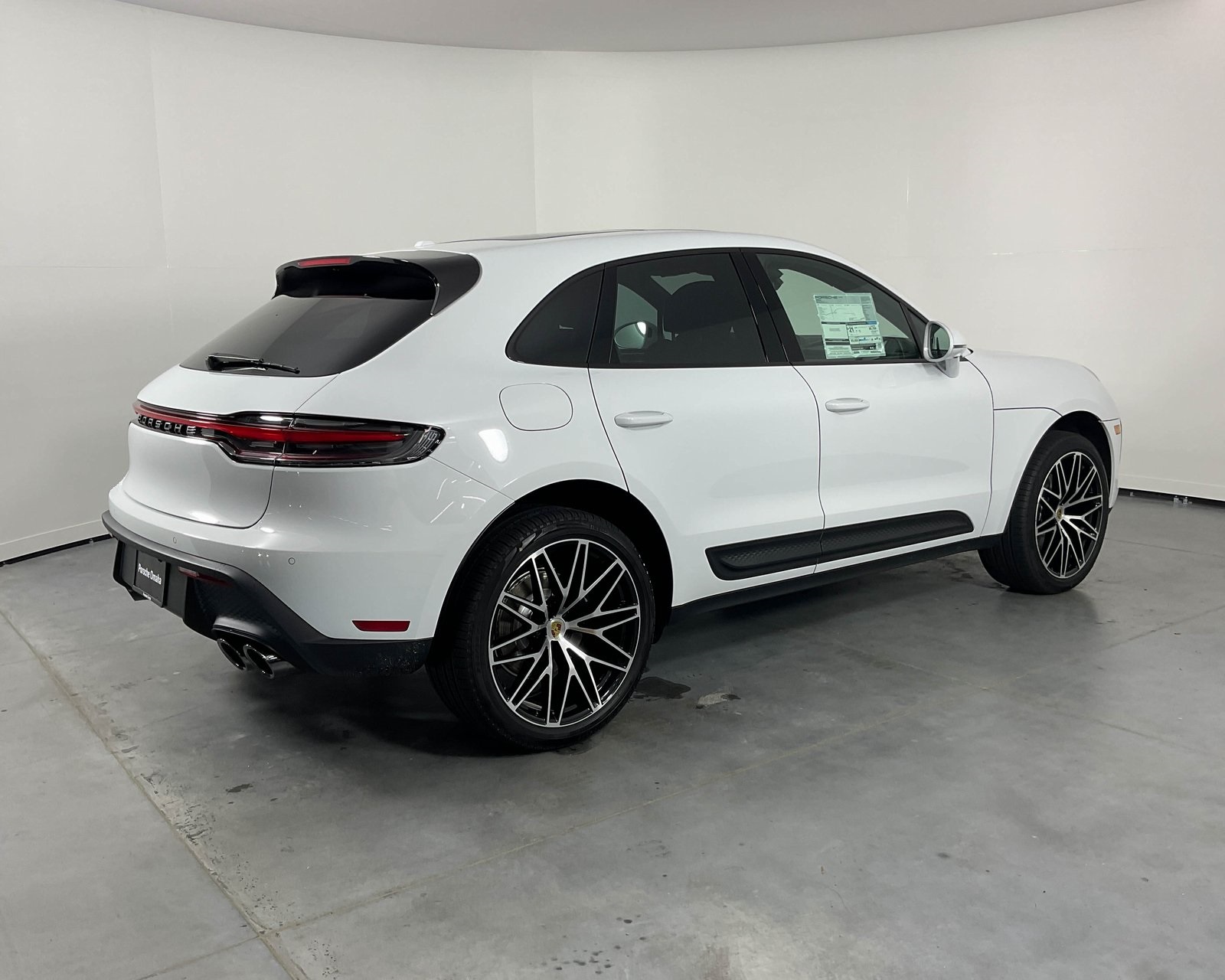 2025 Porsche Macan T photo 7