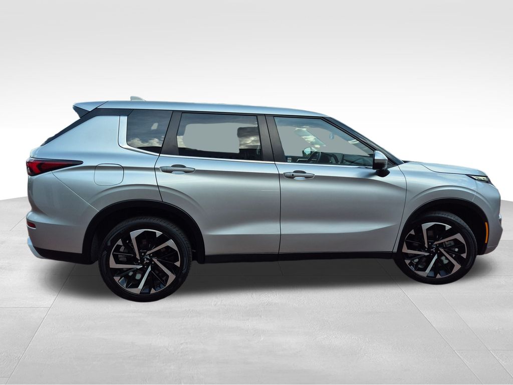 2024 Mitsubishi Outlander SE Black Edition photo 16