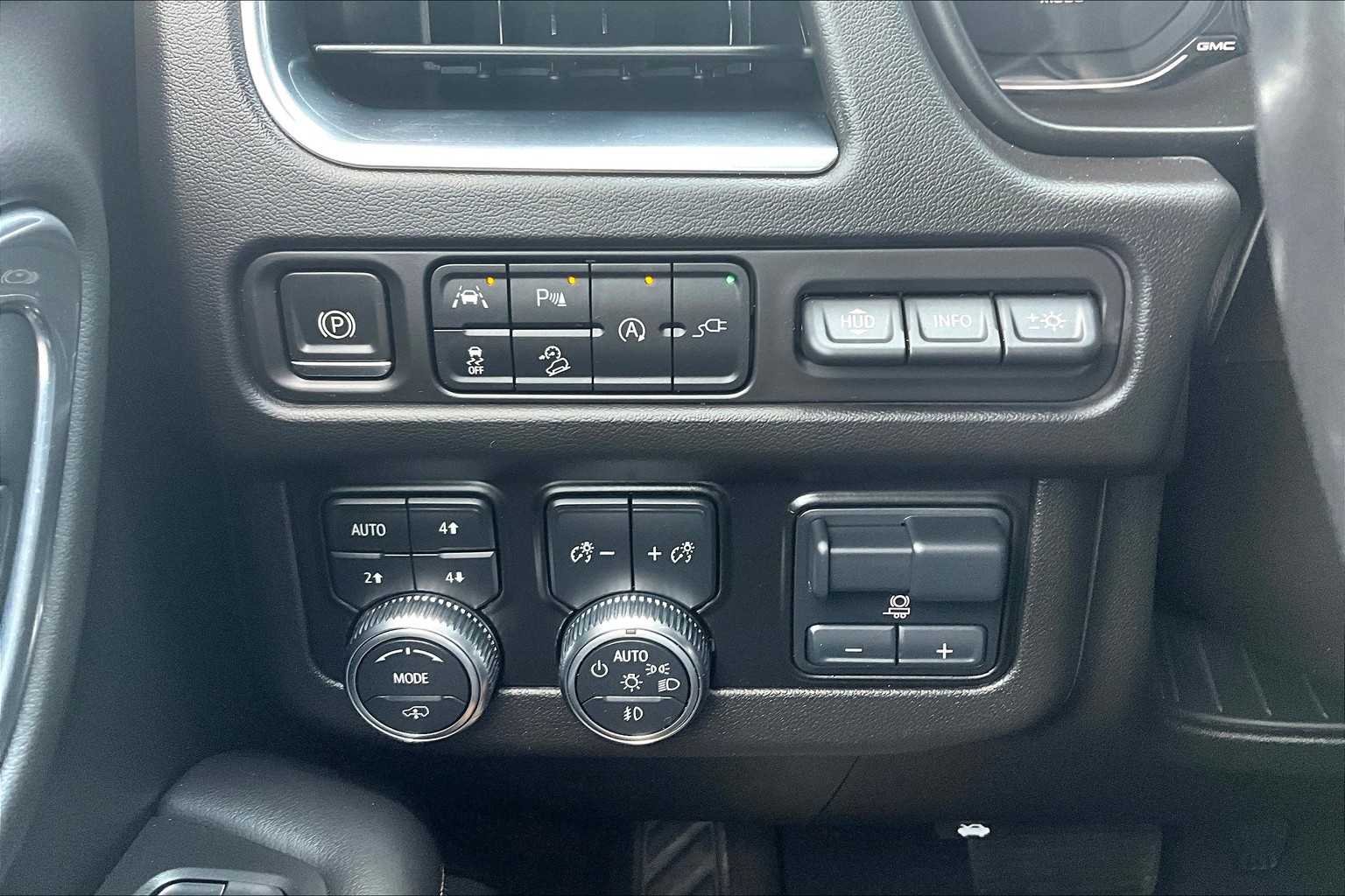 2021 Gmc Yukon XL AT4 photo 35