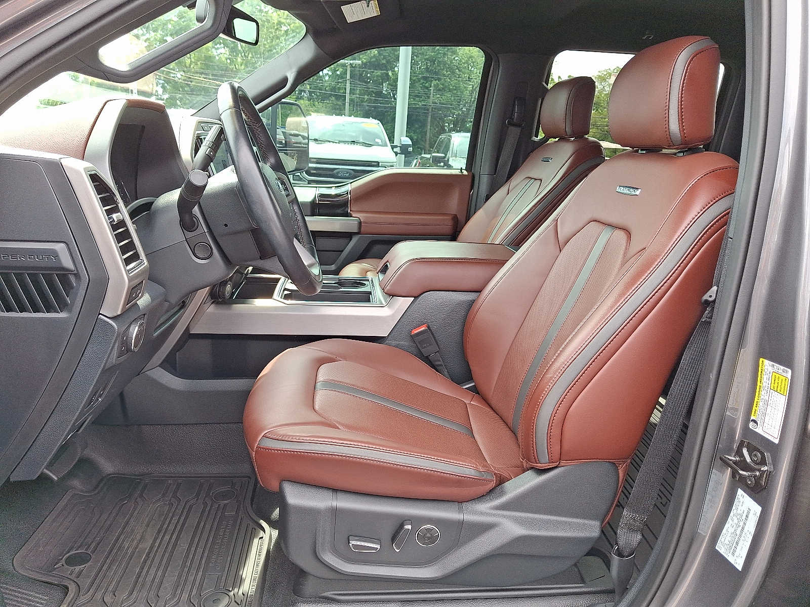 2022 Ford F-250 Platinum photo 14