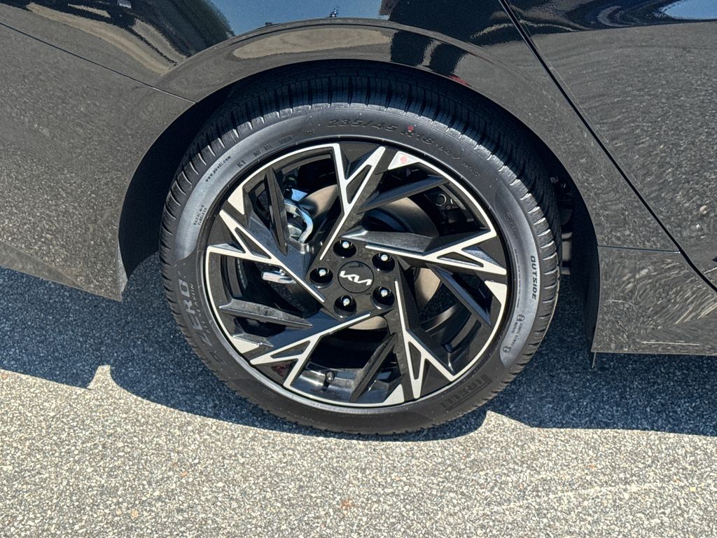 2025 Kia K5 GT-Line photo 17
