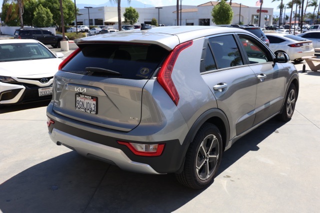 2023 Kia Niro LX photo 2