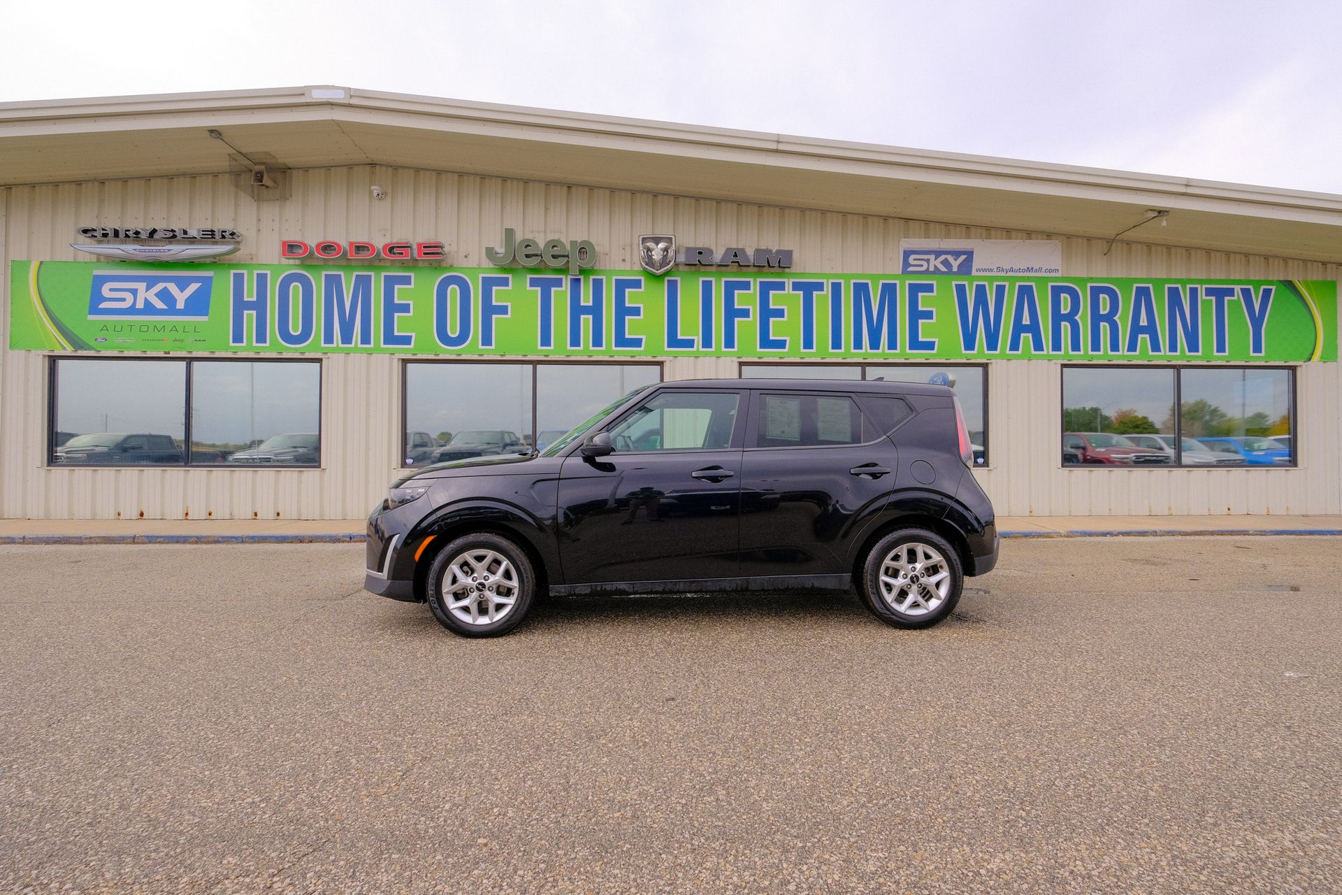 2023 Kia Soul LX photo 3