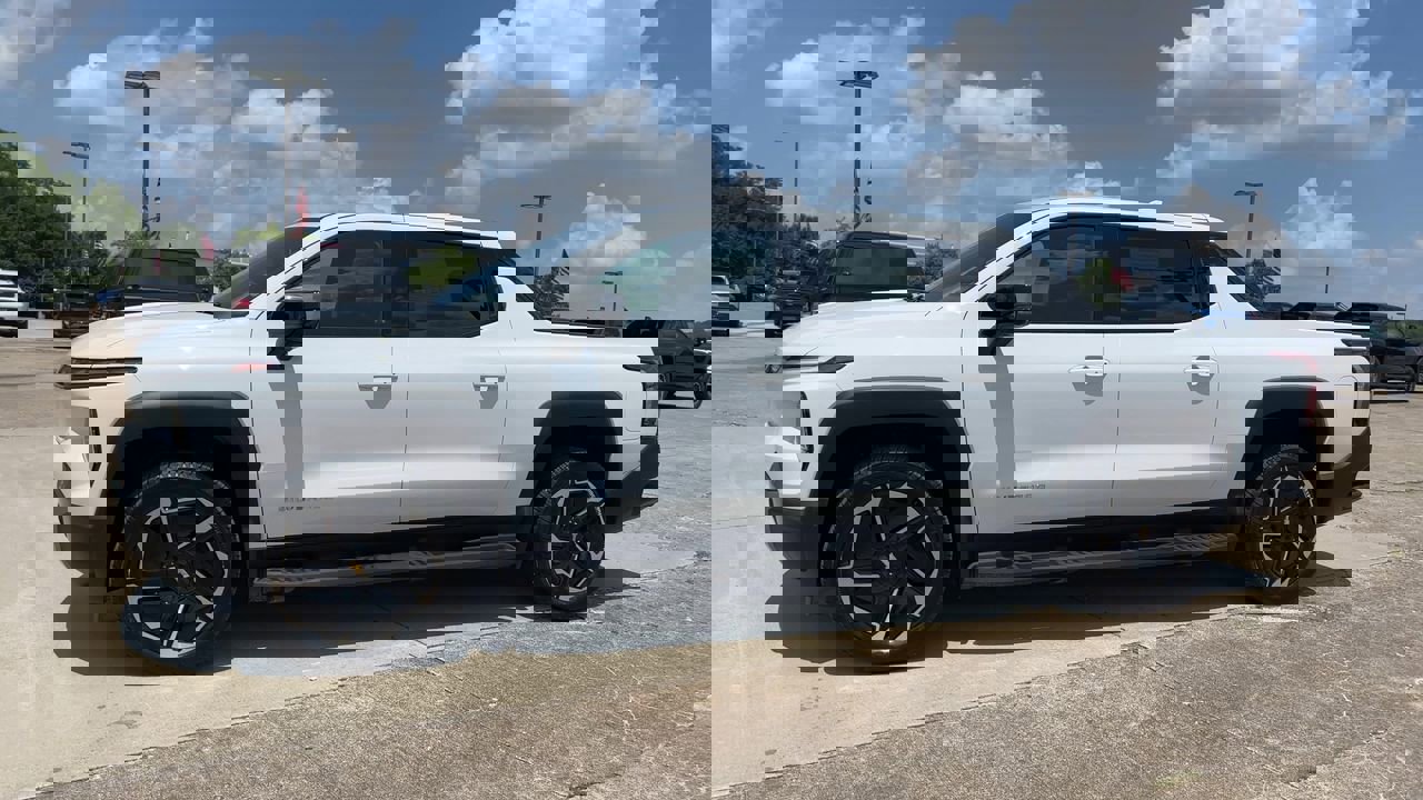 2026 Chevrolet Silverado EV LT photo 4