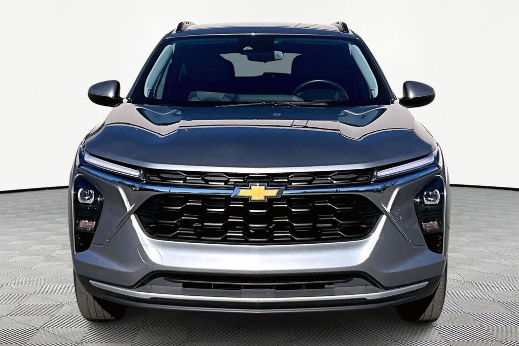 2024 Chevrolet Trax LT photo 3