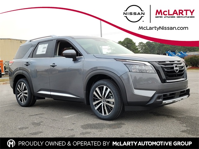 2025 Nissan Pathfinder Platinum's photo