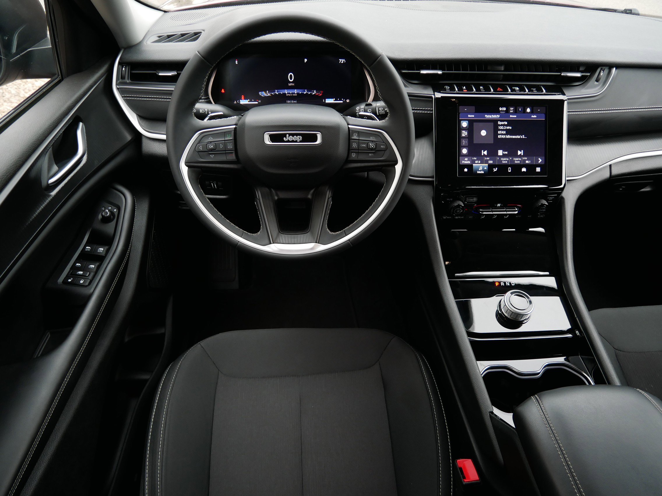 2023 Jeep Grand Cherokee Laredo photo 15