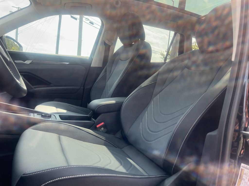 2025 Volkswagen Tiguan SE photo 6