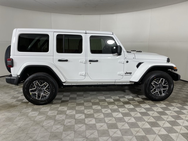 2025 Jeep Wrangler Sahara photo 9