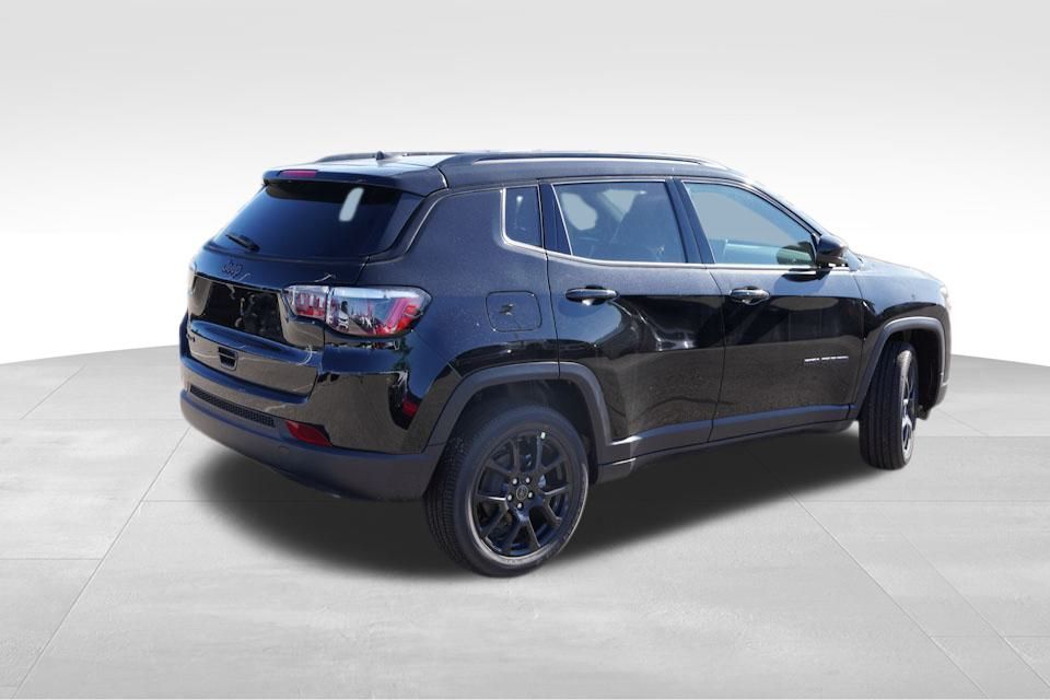 2025 Jeep Compass Latitude photo 2