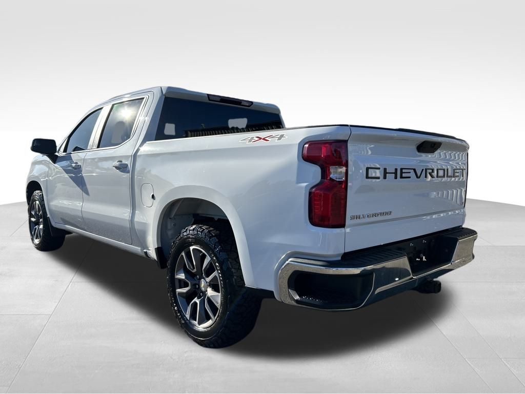 2022 Chevrolet Silverado 1500 LT photo 3