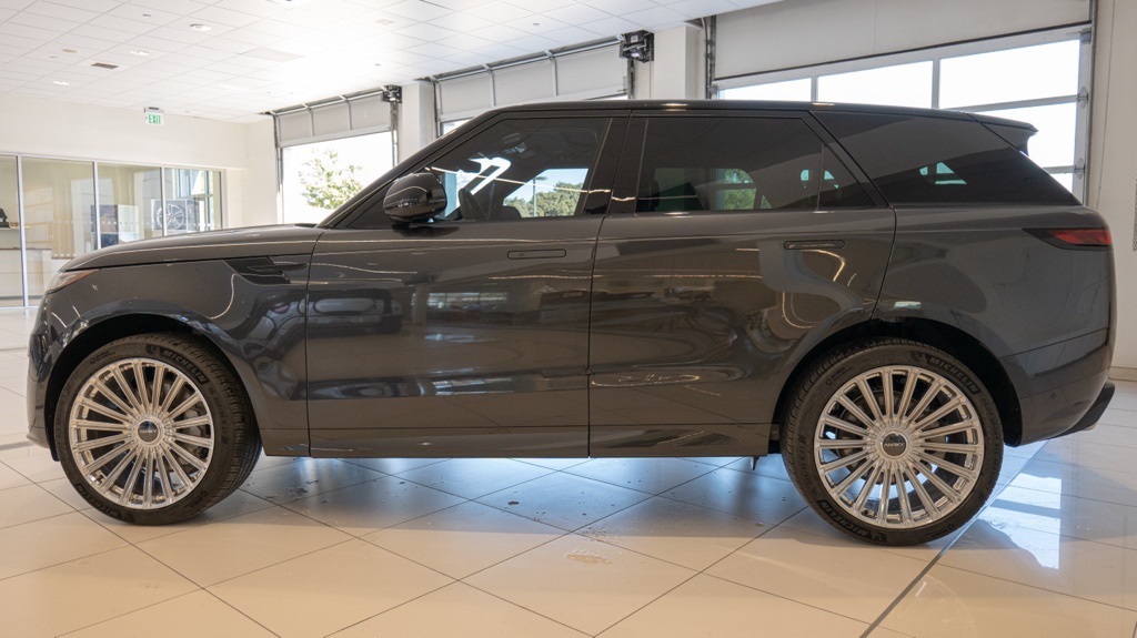 2025 Land Rover Range Rover Sport SE photo 4