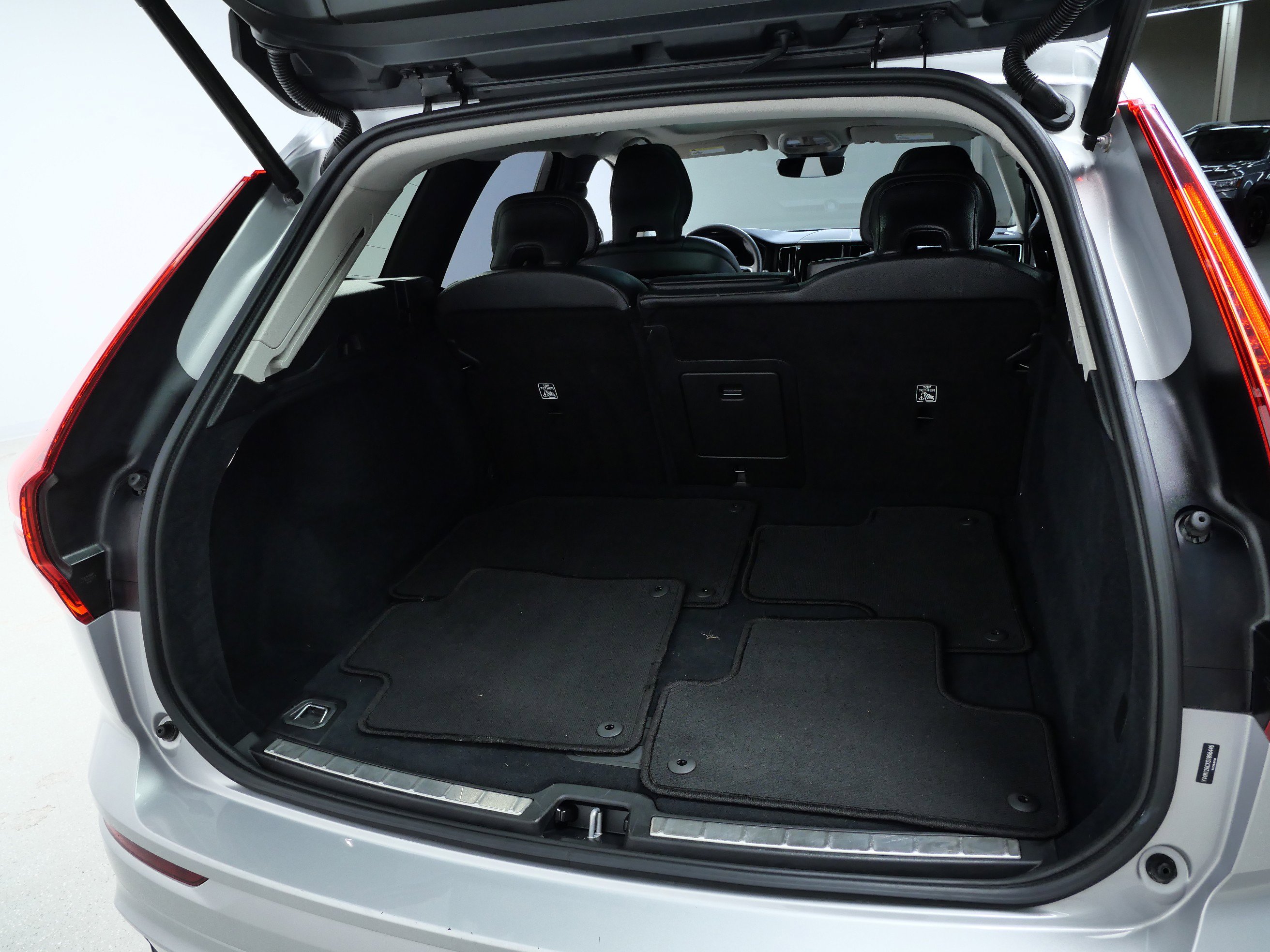 2025 Volvo XC60 Plus photo 7