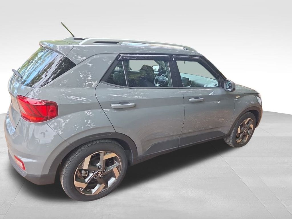 2023 Hyundai Venue SEL photo 3