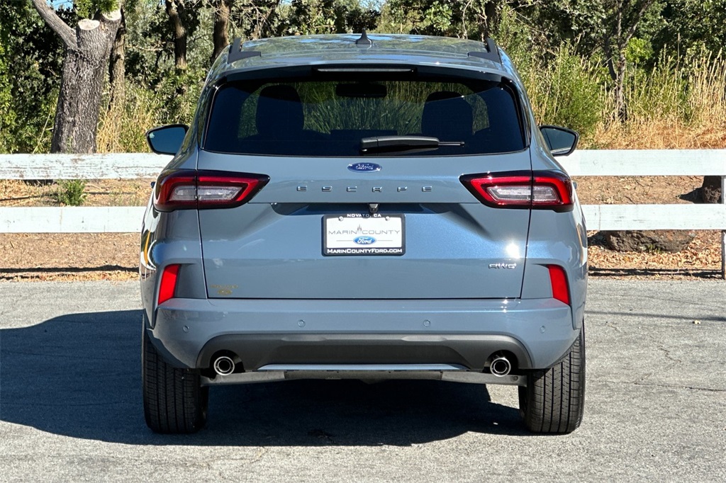 2025 Ford Escape ST-Line Elite photo 3