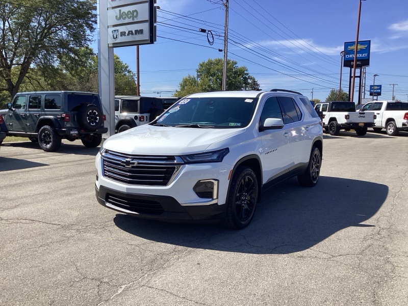 2022 Chevrolet Traverse Cloth photo 2