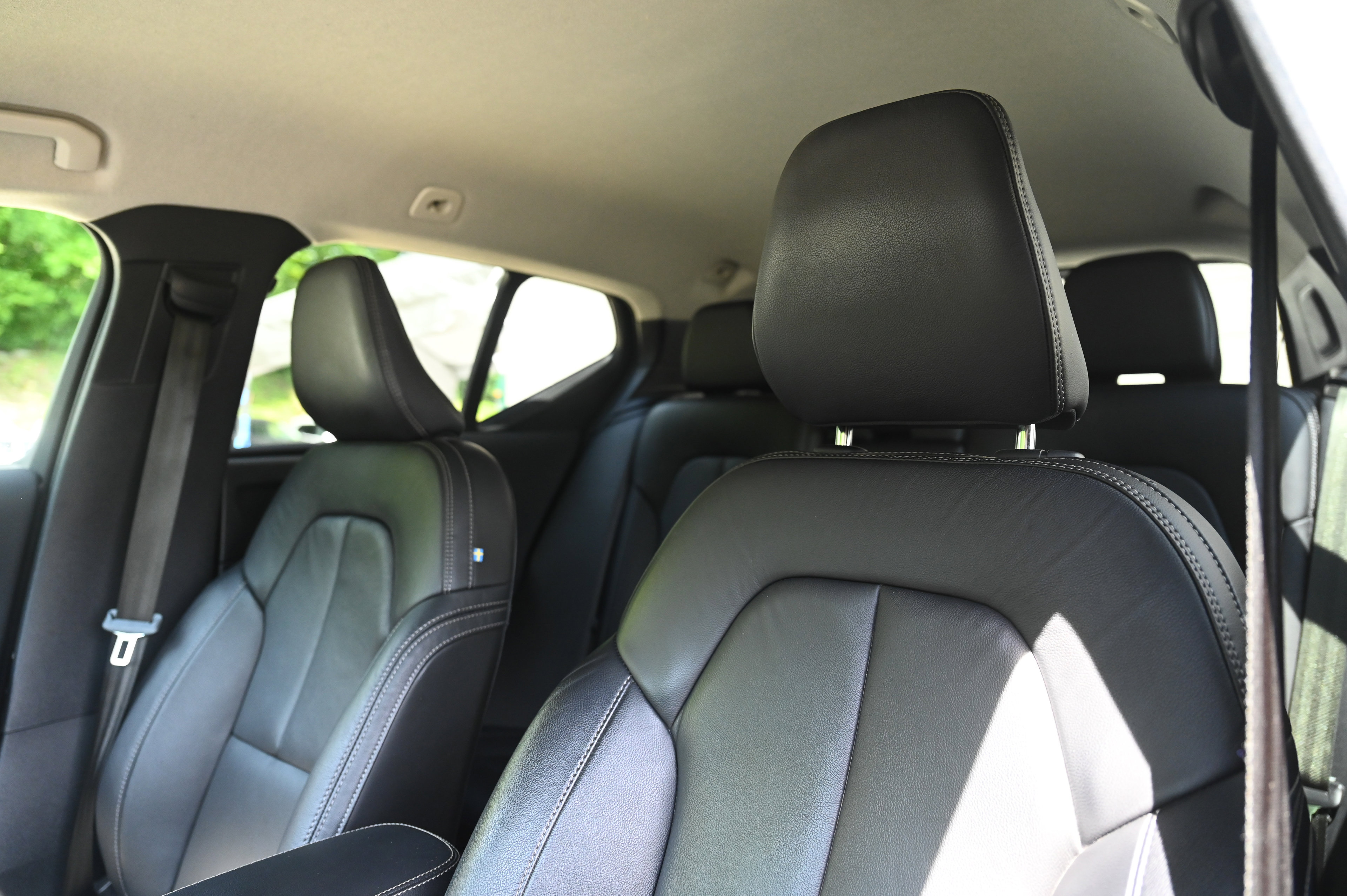 2022 Volvo XC40 Momentum photo 18