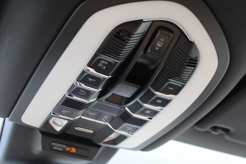 2024 Porsche Macan Base photo 25