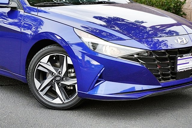 2022 Hyundai Elantra SEL photo 3