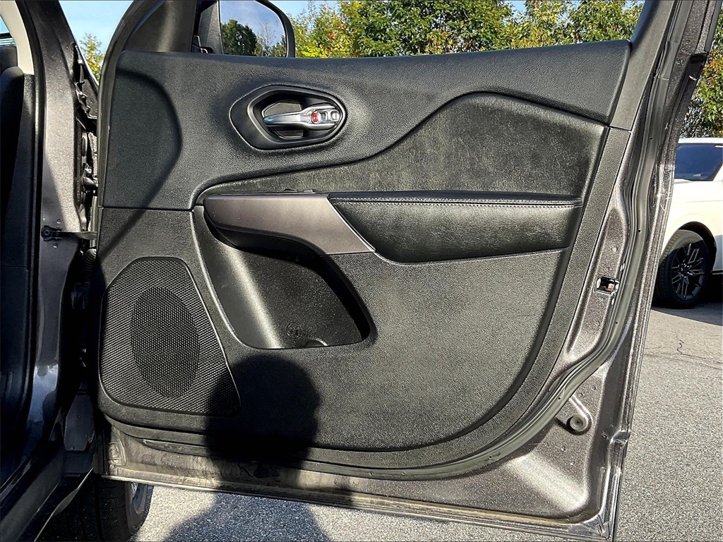 2019 Jeep Cherokee Limited photo 11