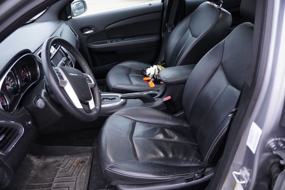 2013 Chrysler 200 Limited photo 4