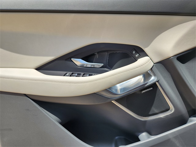 2020 Jaguar E-PACE Base photo 20