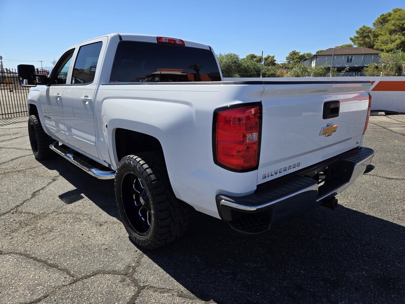 2018 Chevrolet Silverado 1500 LT photo 3