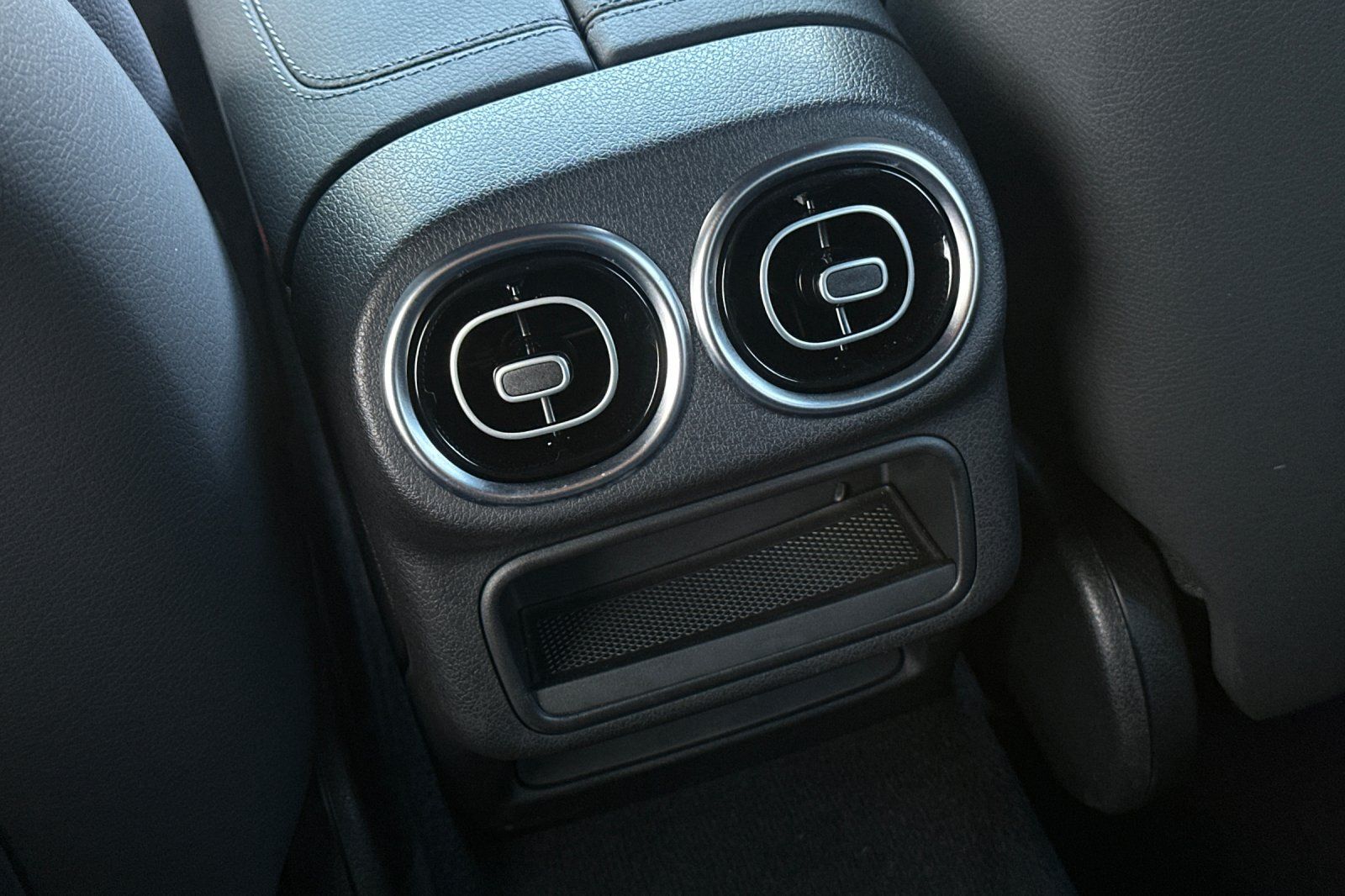 2025 Mercedes Benz GLC 300 photo 21