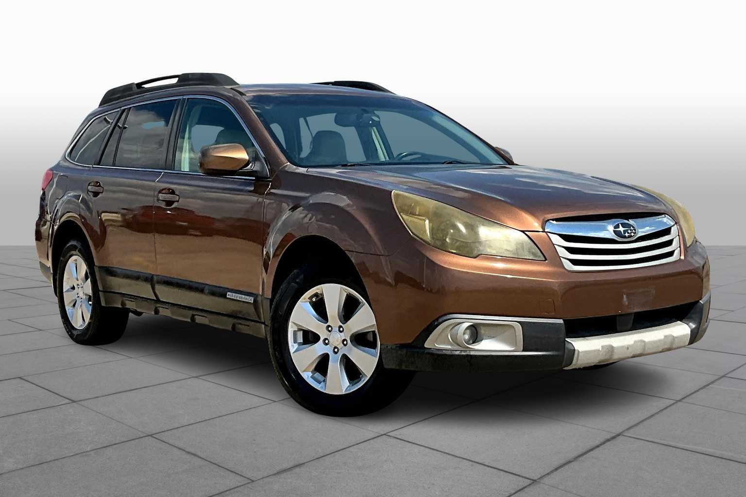 2011 Subaru Outback 2.5i Limited photo 2