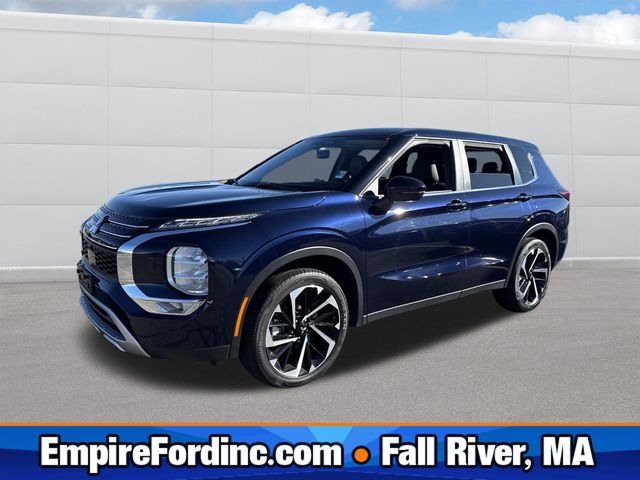 2024 Mitsubishi Outlander SE's photo