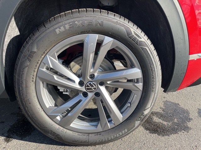 2024 Volkswagen Atlas Cross Sport SEL R-Line photo 34