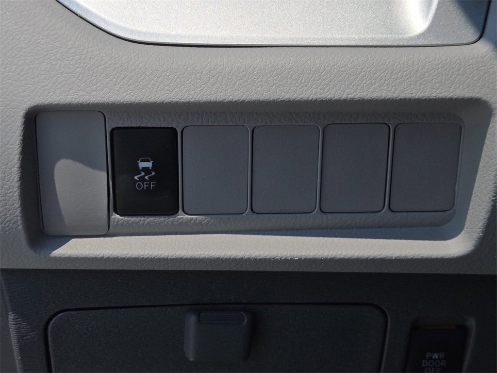 2020 Toyota Sienna LE photo 23